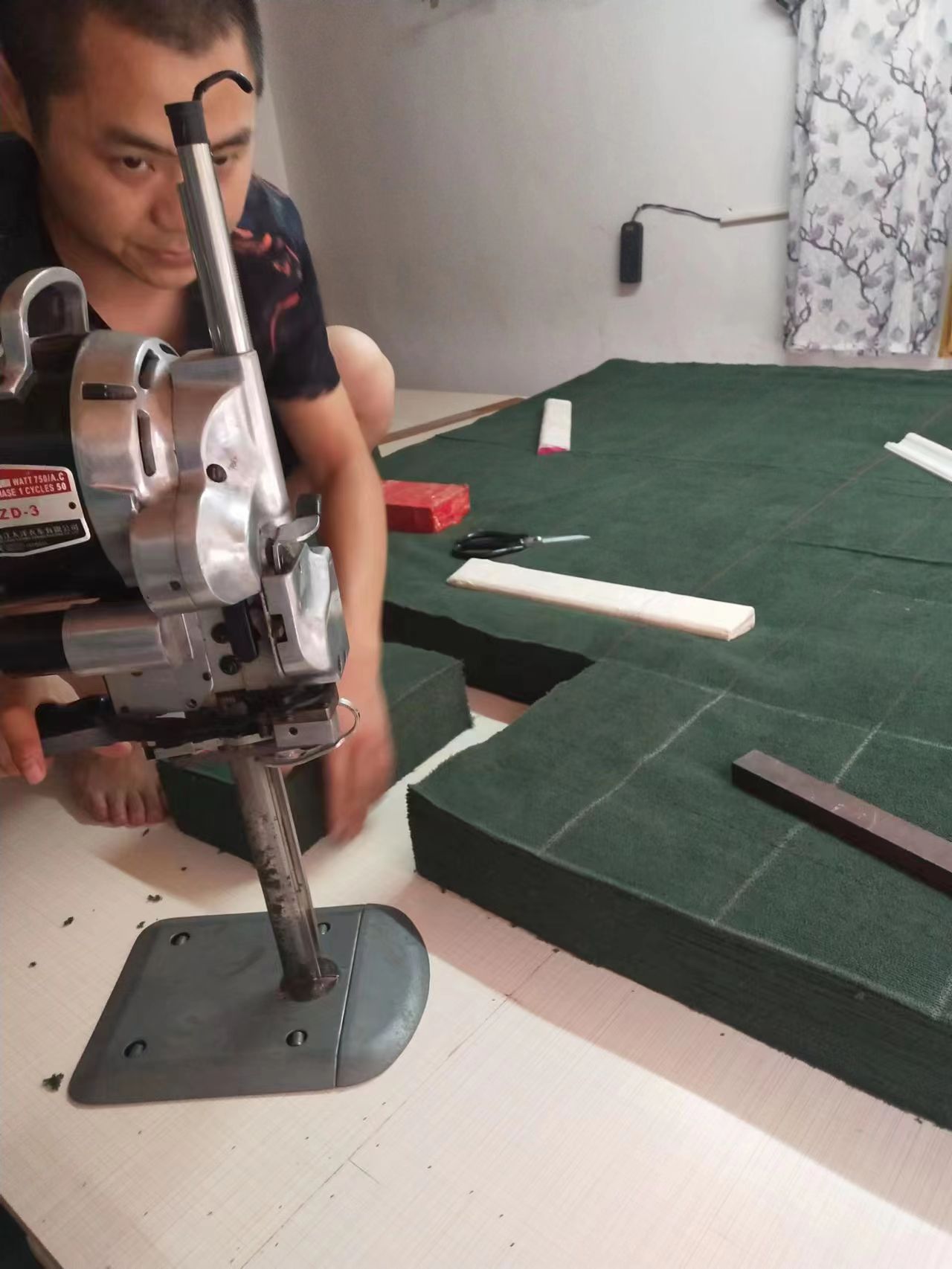 本服装厂在线接货，会做裤子、睡衣套装、卫衣拉链套装等各种服装订。单都能做，以质量求生存，欢迎来货加工。湖南省邵阳市邵阳县工厂图片2