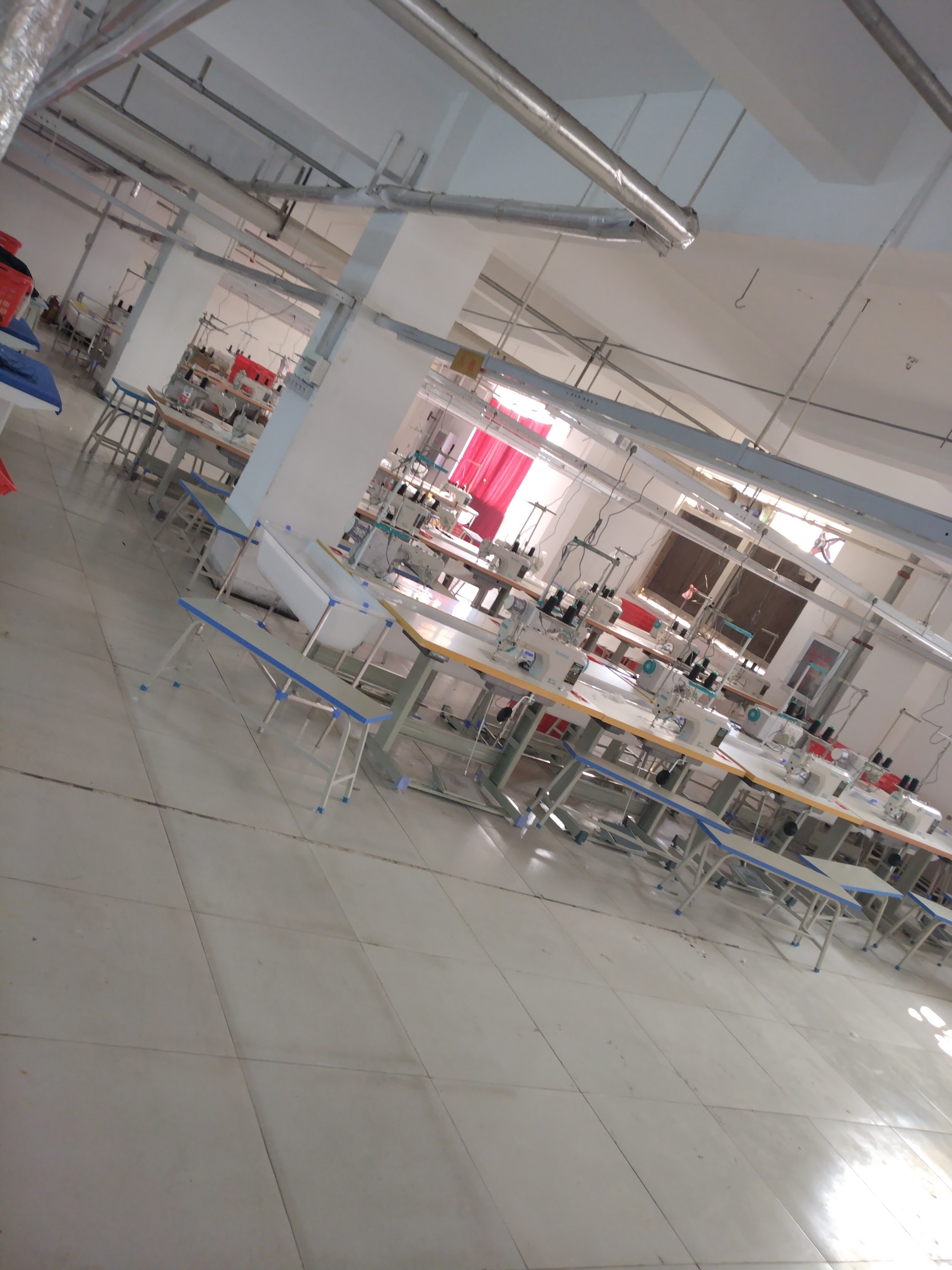 谦慧服饰工厂图片3
