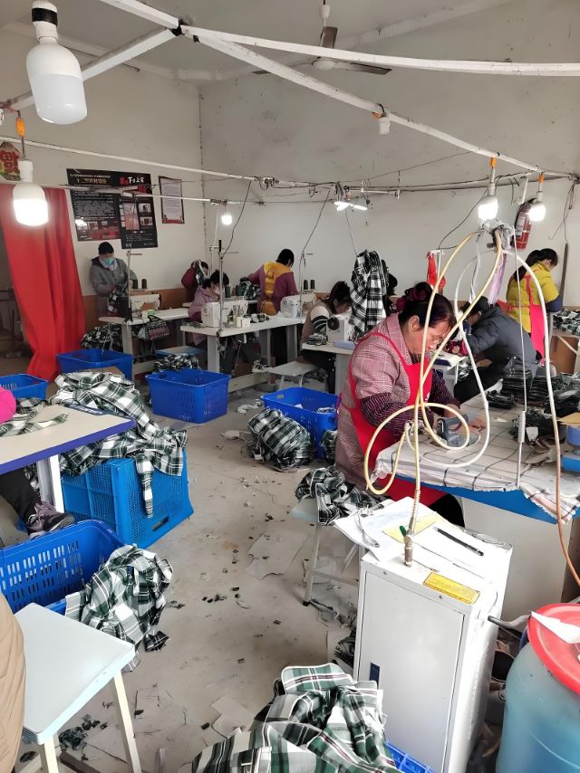 东营区春芳服装加工厂工厂图片2