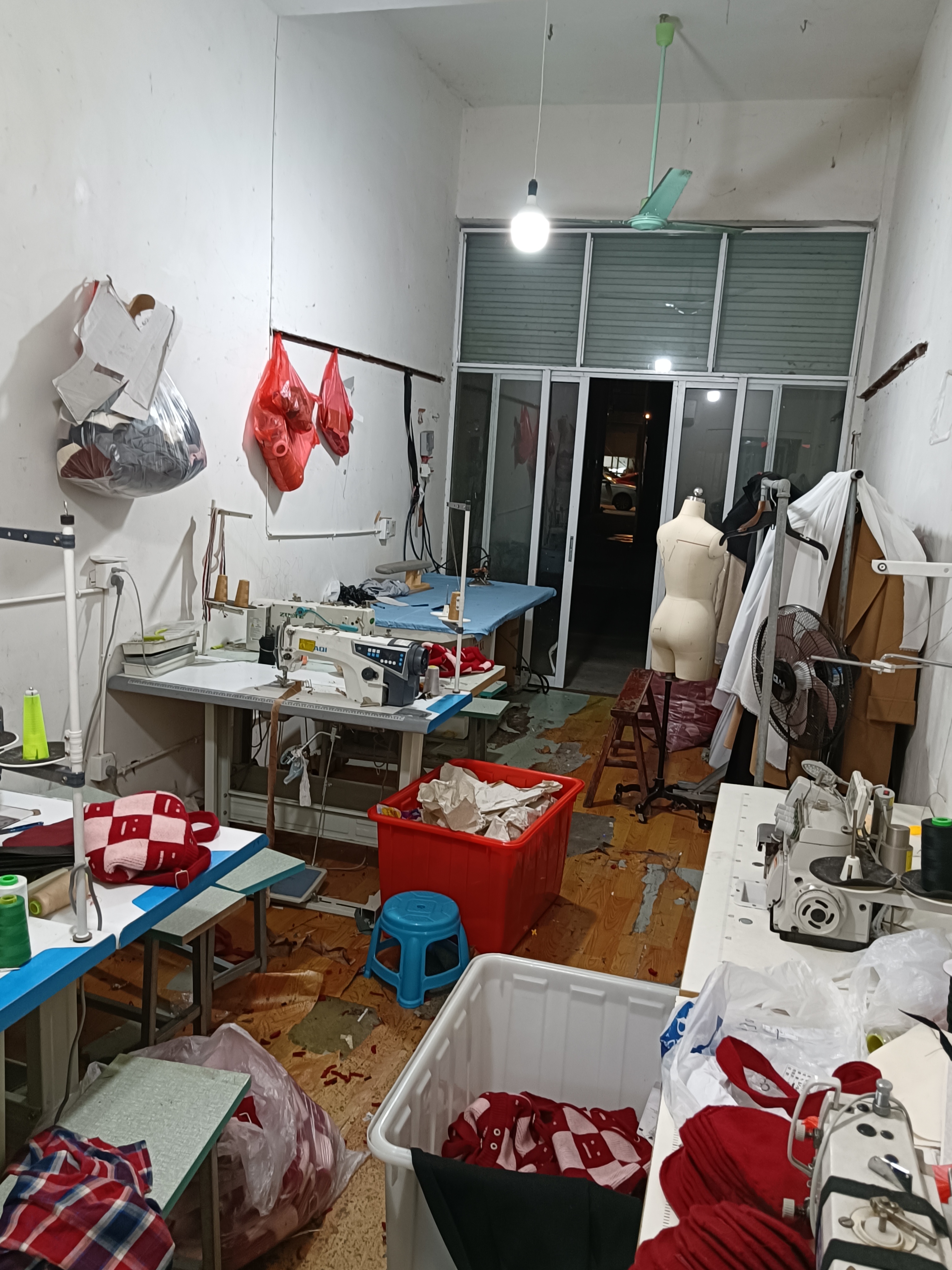 名衣琳服饰工厂图片2