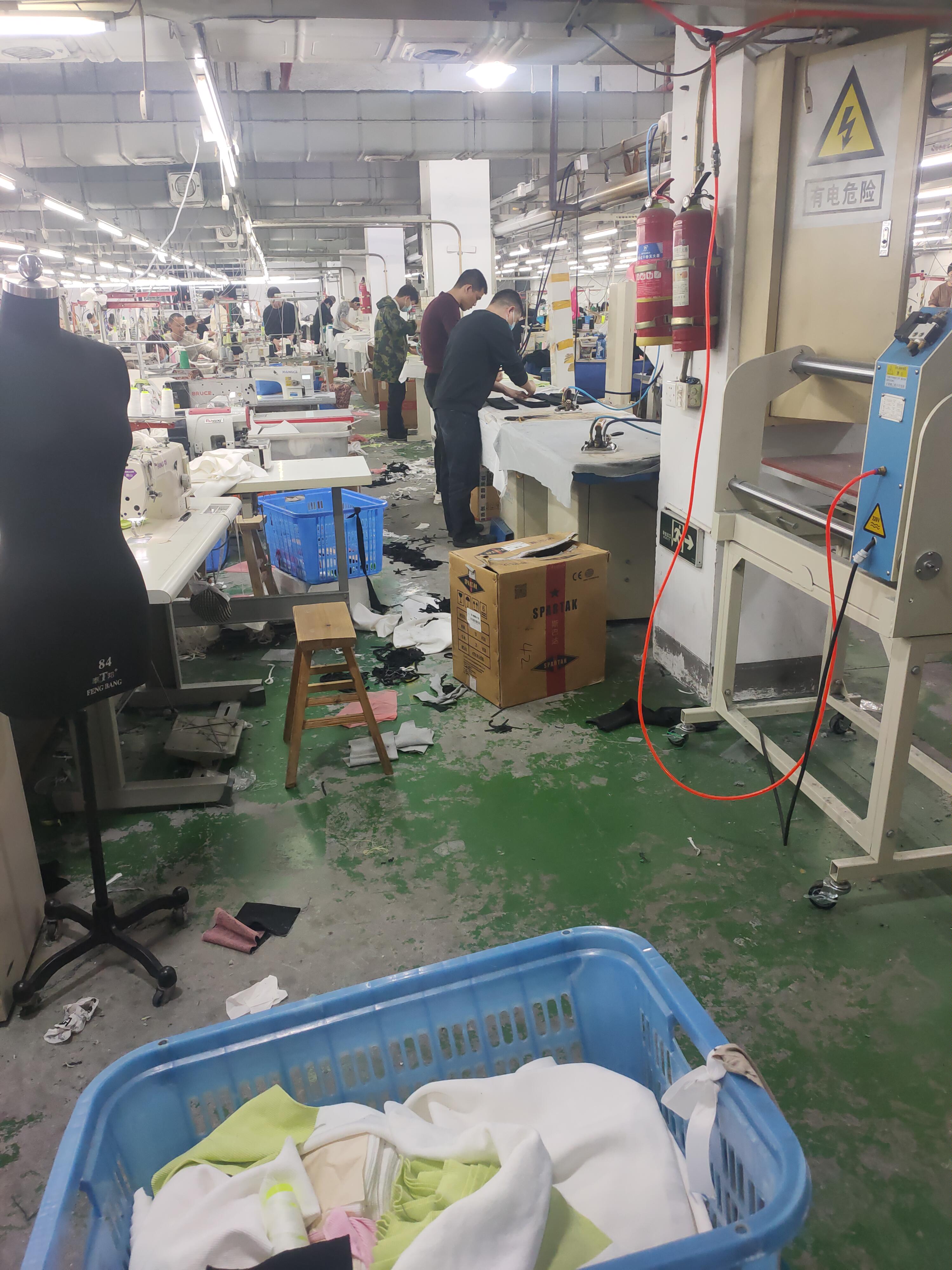 晨晨服饰工厂图片3