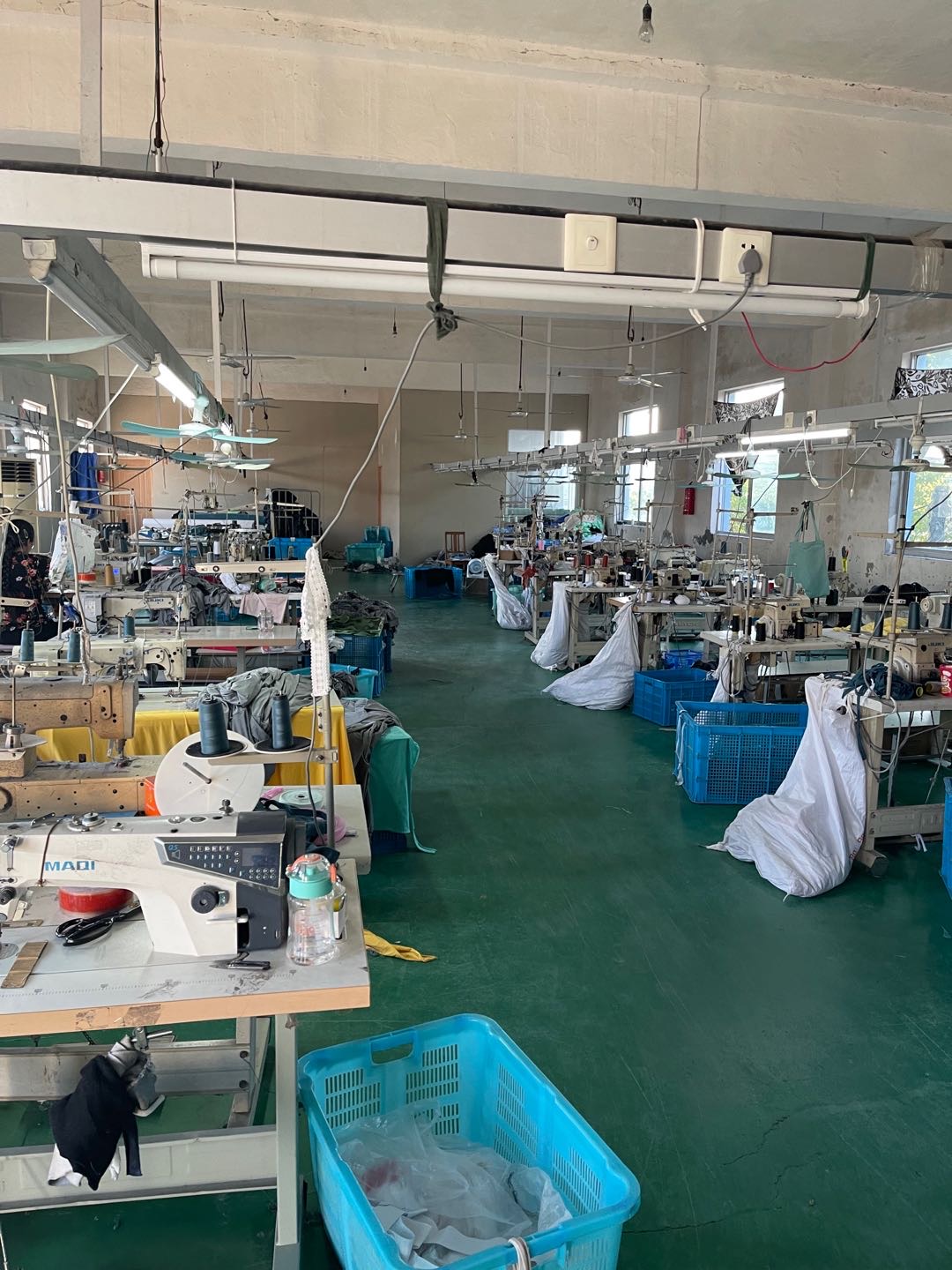 詹阳服饰工厂图片2