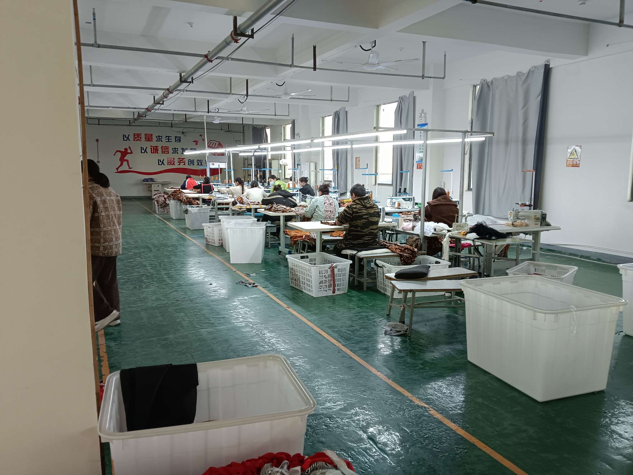 阜南县恒鑫服饰工厂图片2