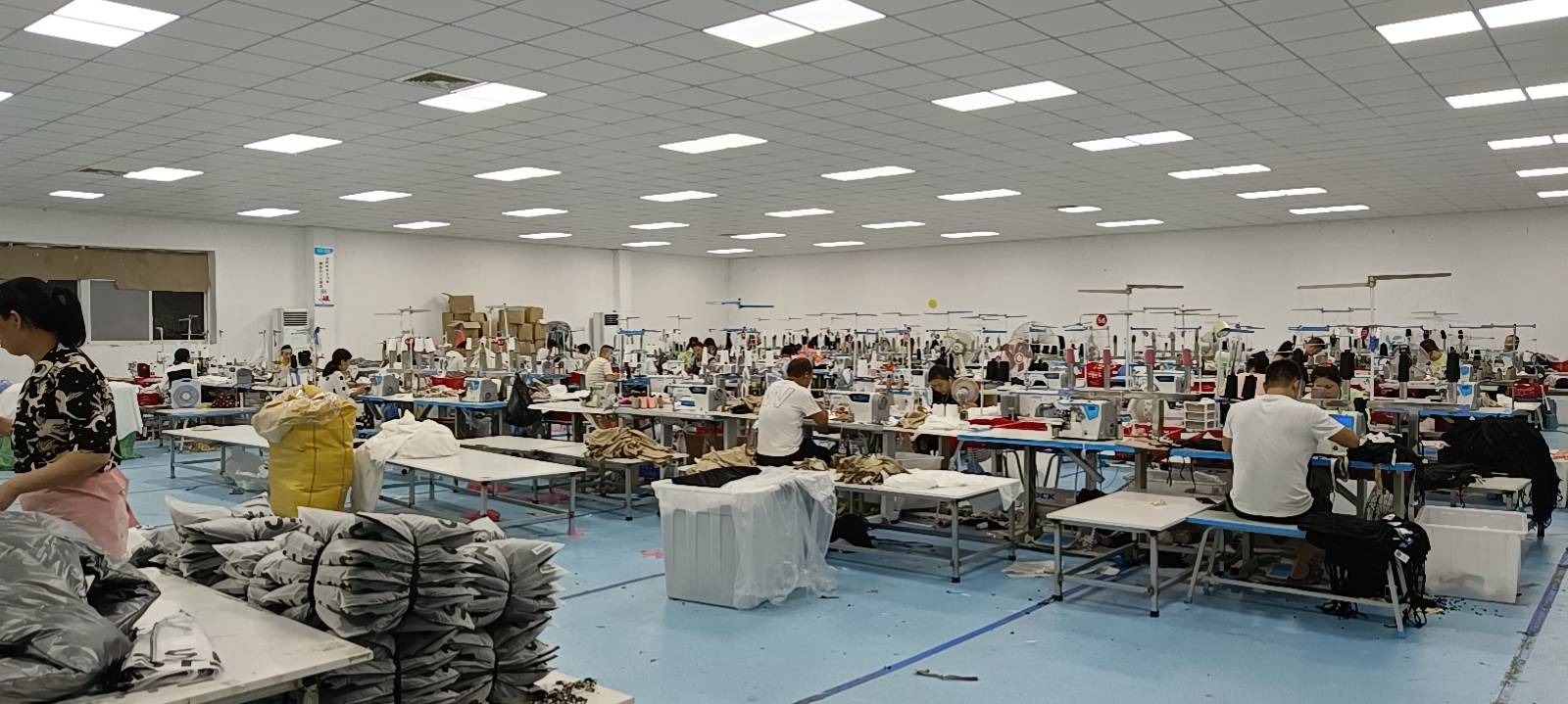 馨源服饰工厂图片4
