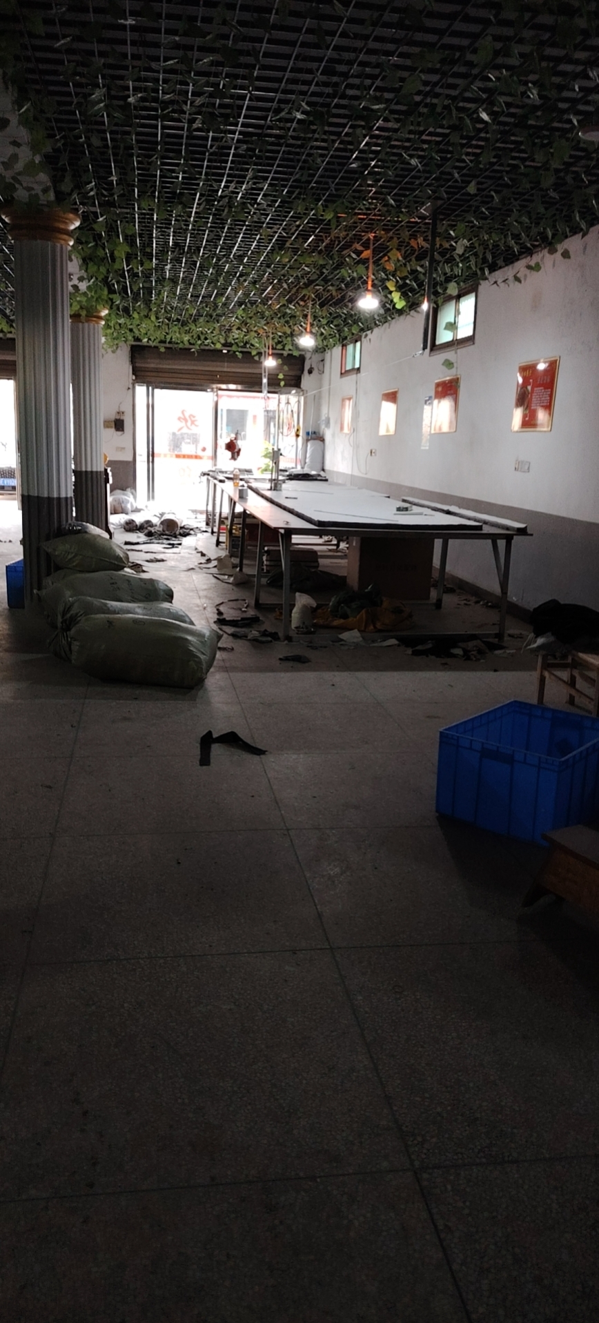 鸿图服饰工厂图片3