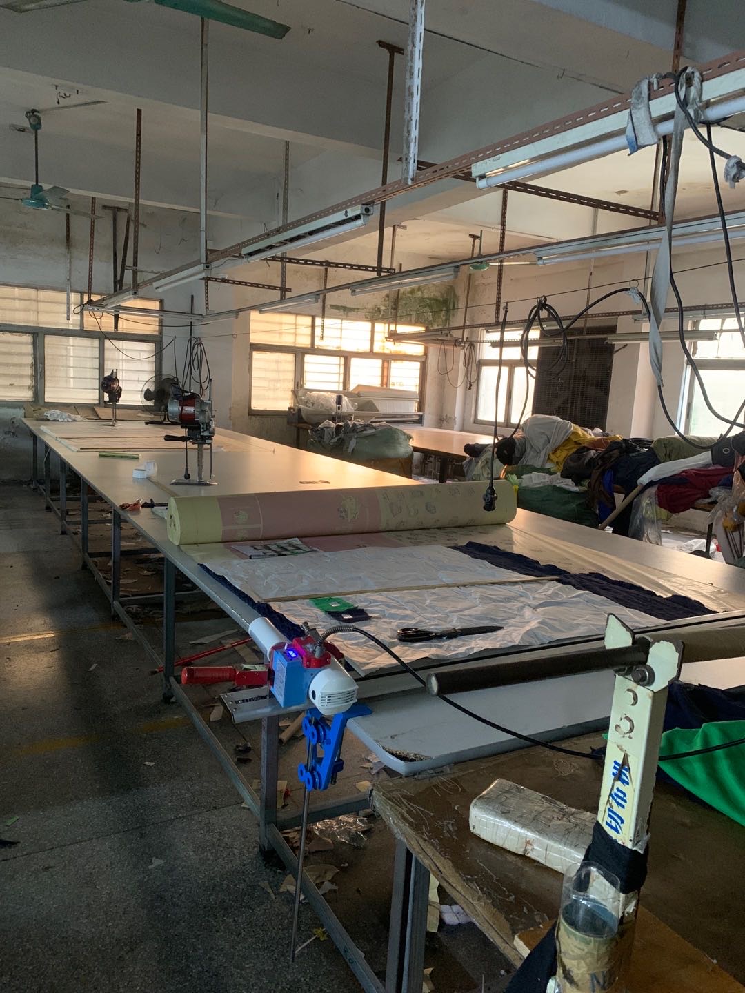 东莞市冠威服饰有限公司