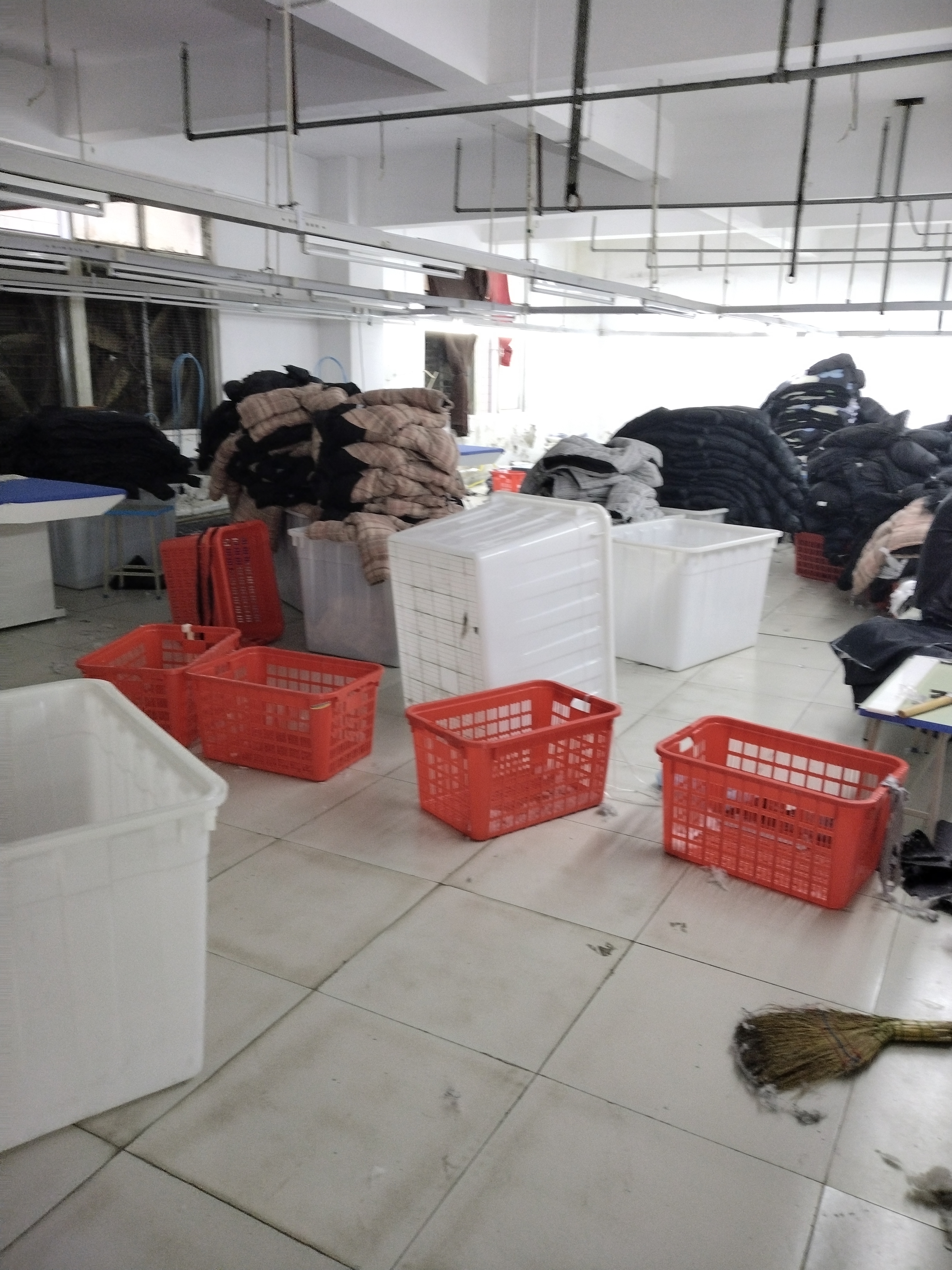 谦慧服饰工厂图片4