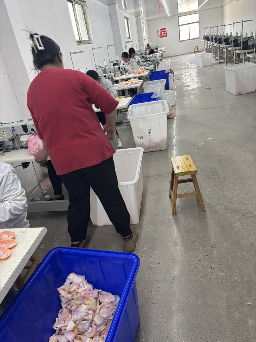 舒婷服装玩具加工厂