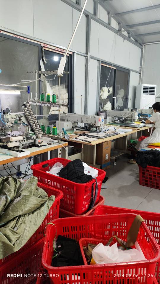 仙桃汇依服饰工厂图片4