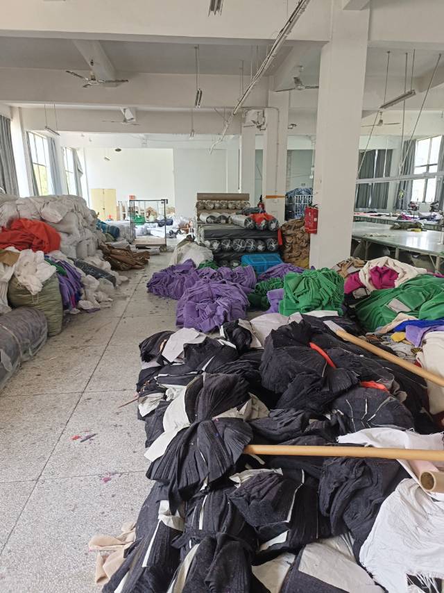 东阳市励达服饰有限公司工厂图片2