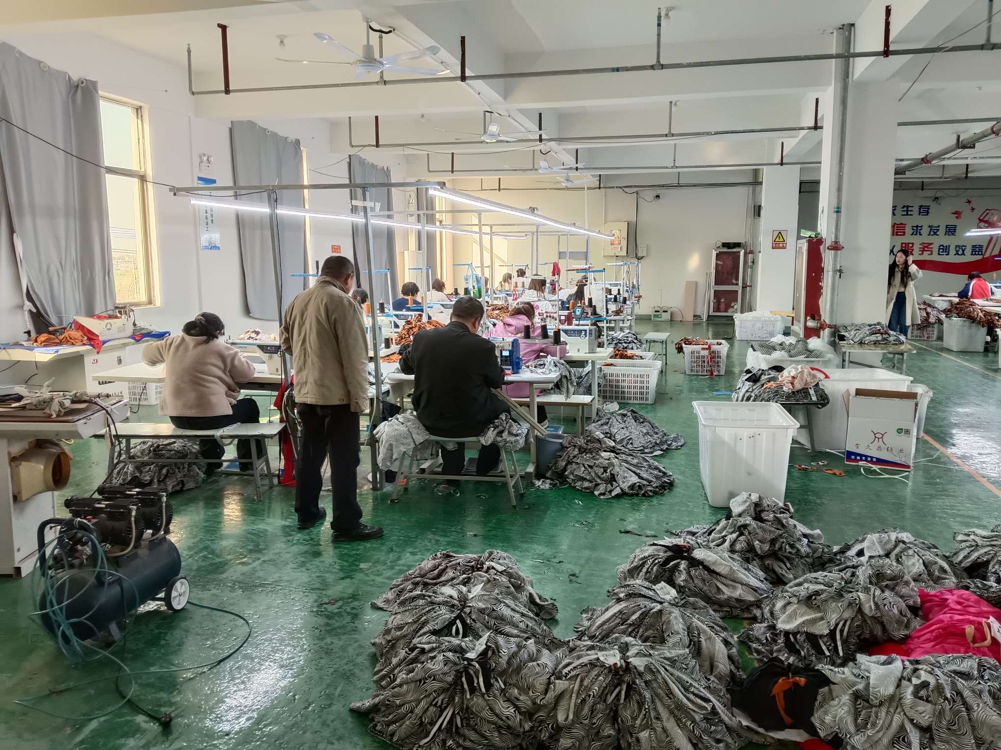 阜南县恒鑫服饰工厂图片3