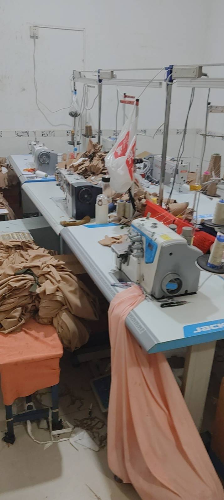 红叶服饰工厂图片2