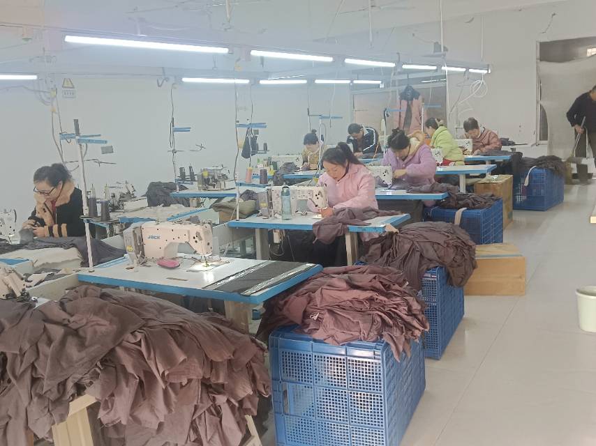 阜南祎恒服饰工厂图片2