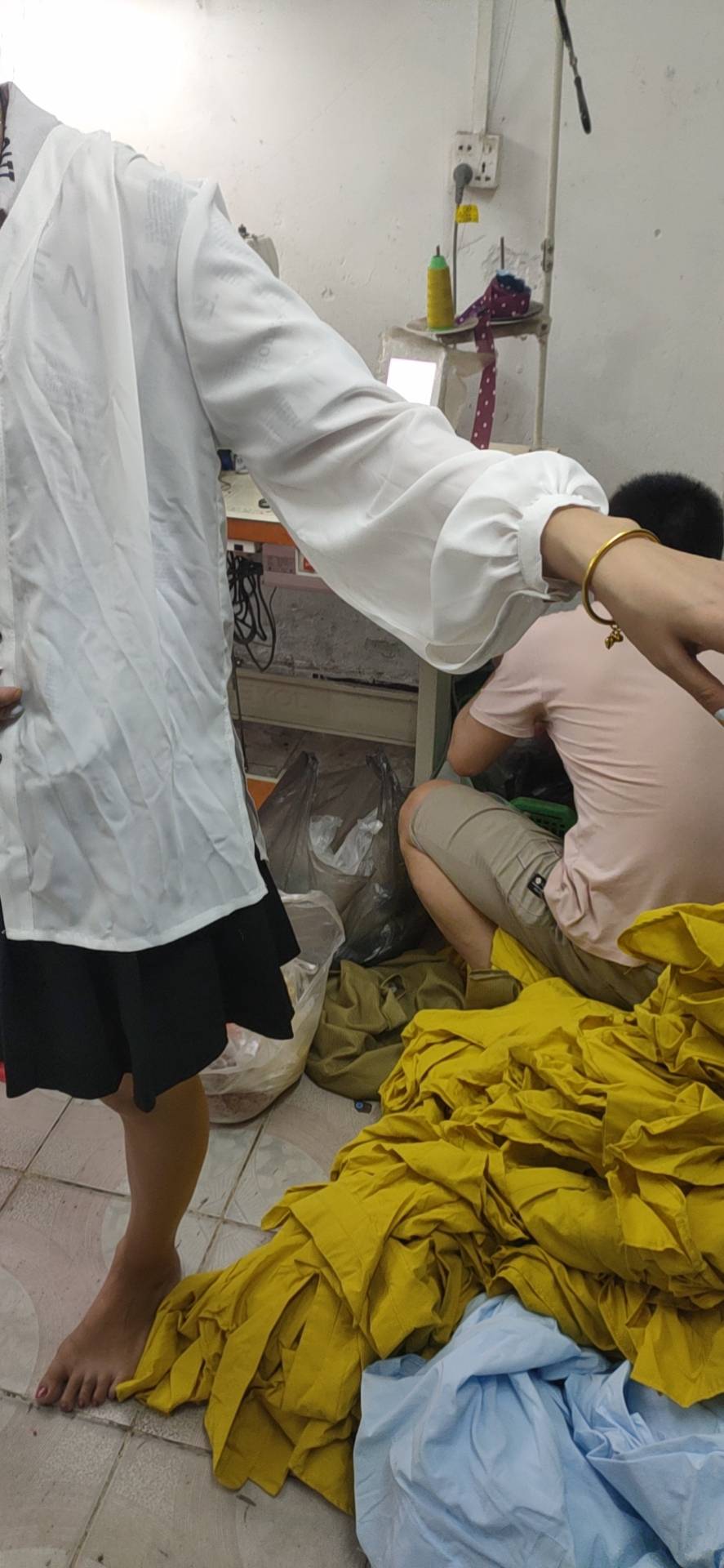 宪峰服饰工厂图片2