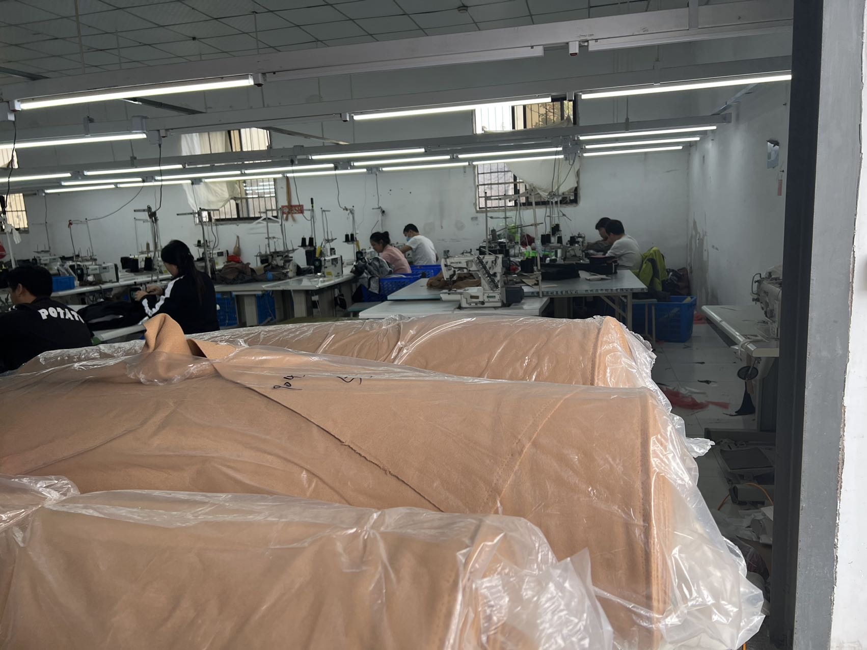 年高服饰工厂图片2