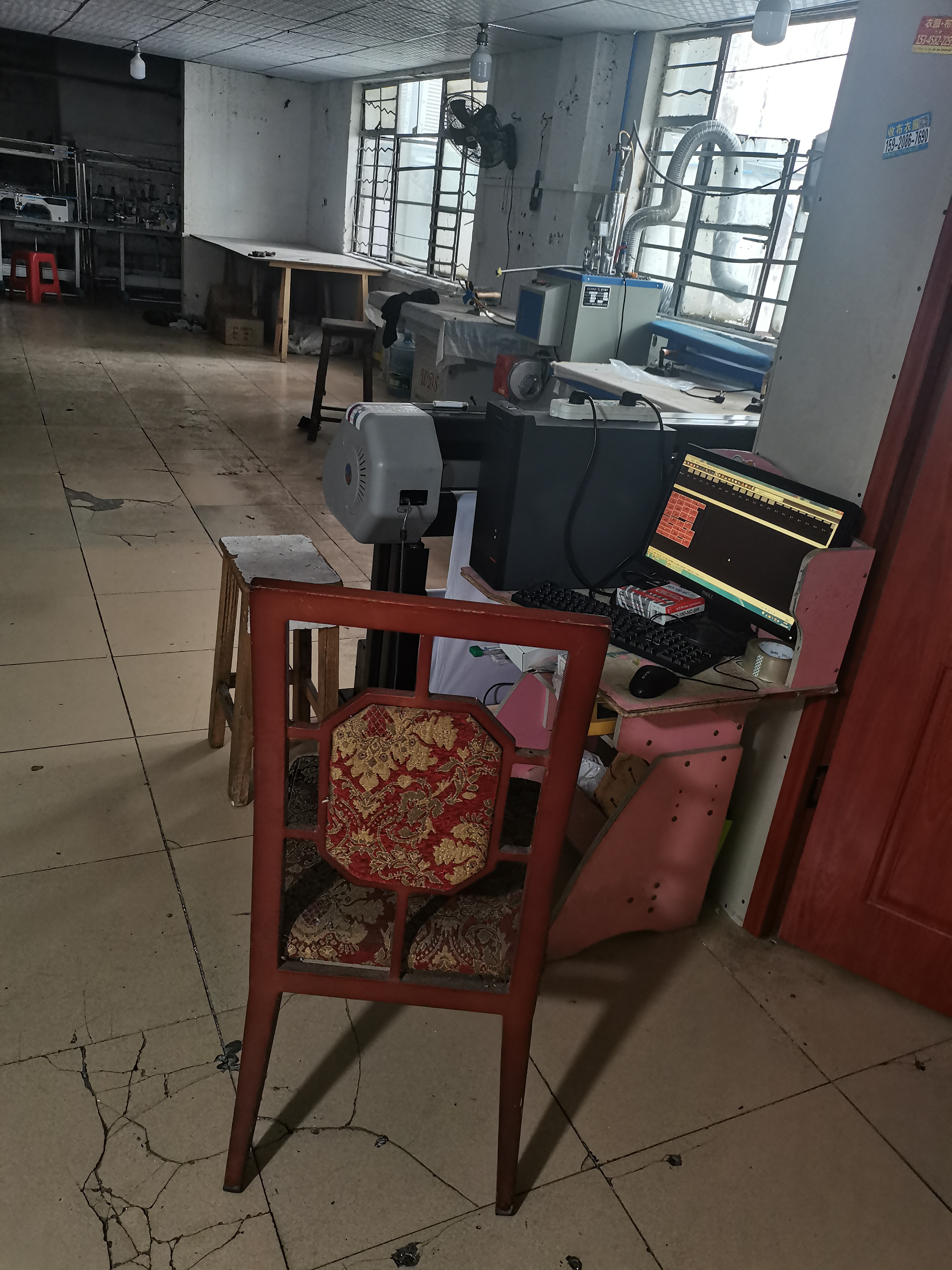 悦寻服饰工厂图片4