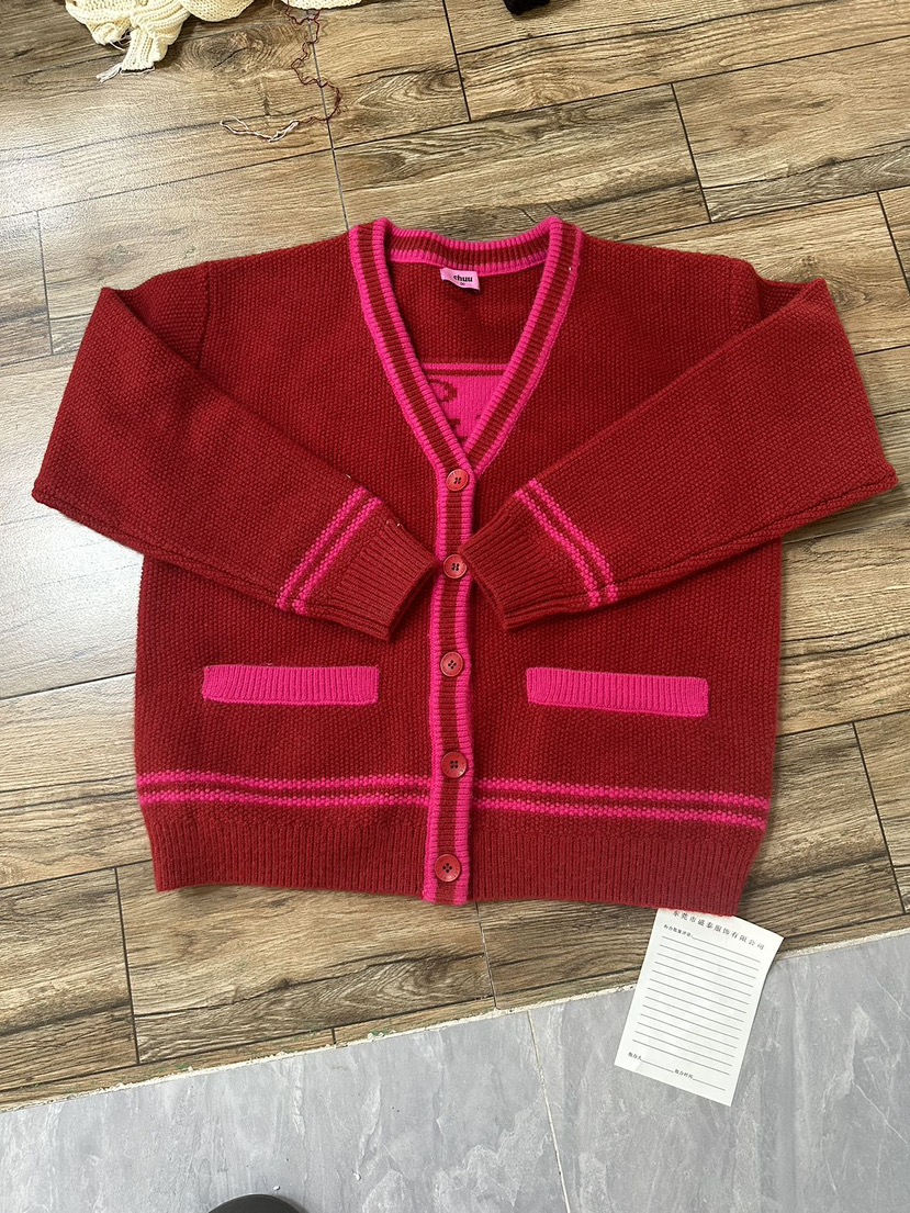 东莞市宜伟服饰有限公司