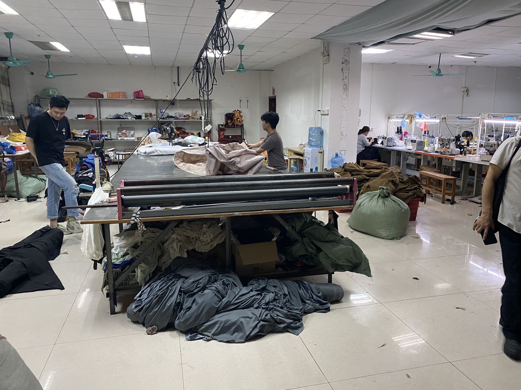 涵琴服饰工厂图片2