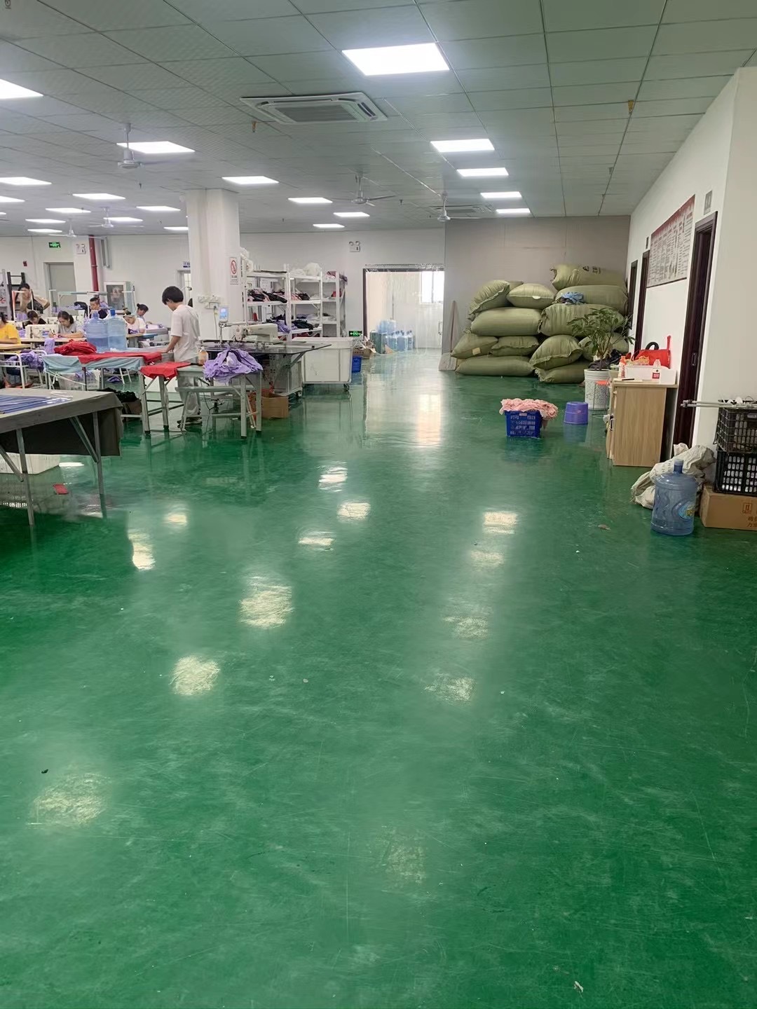 湖北省至简服饰有限公司工厂图片4