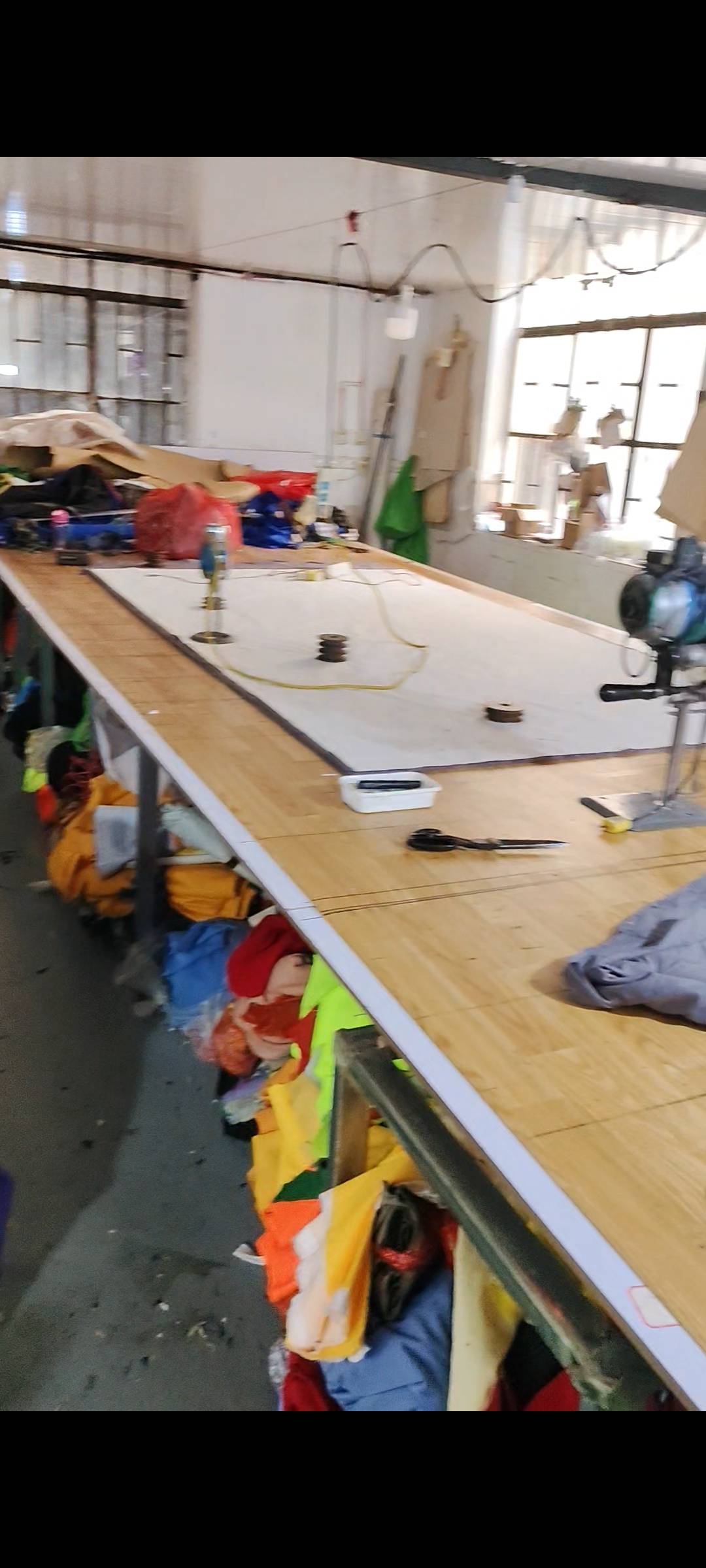 龙杰服饰工厂图片3