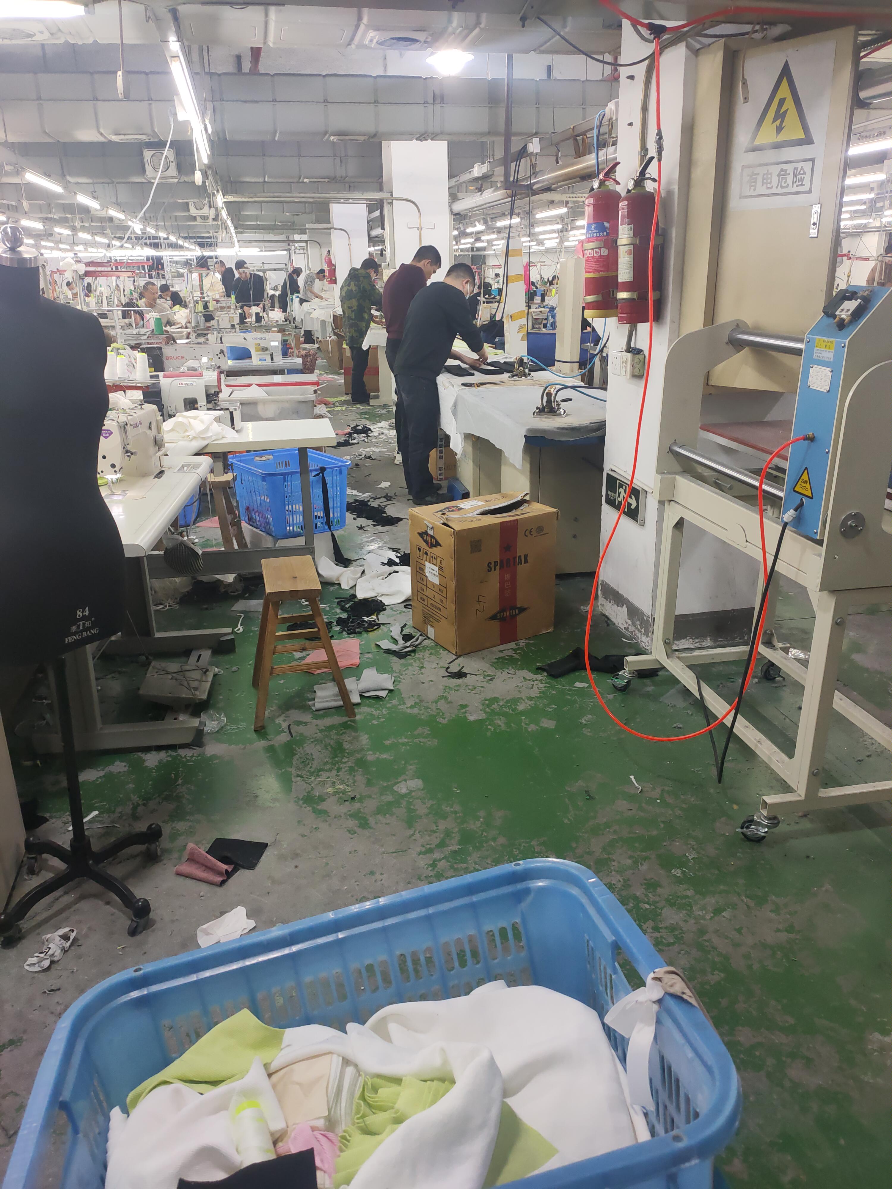 晨晨服饰工厂图片2