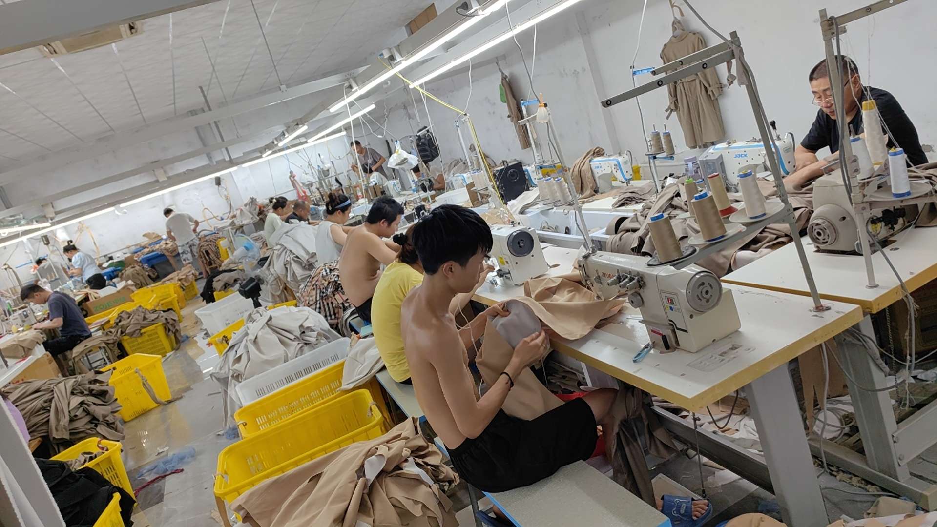 汐梦服装服饰工厂图片3