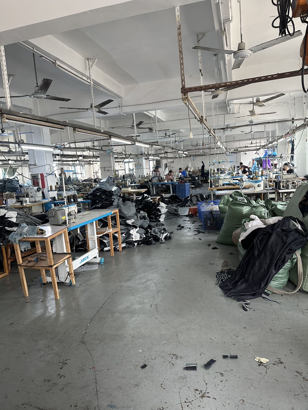 智怡鑫服饰有限公司