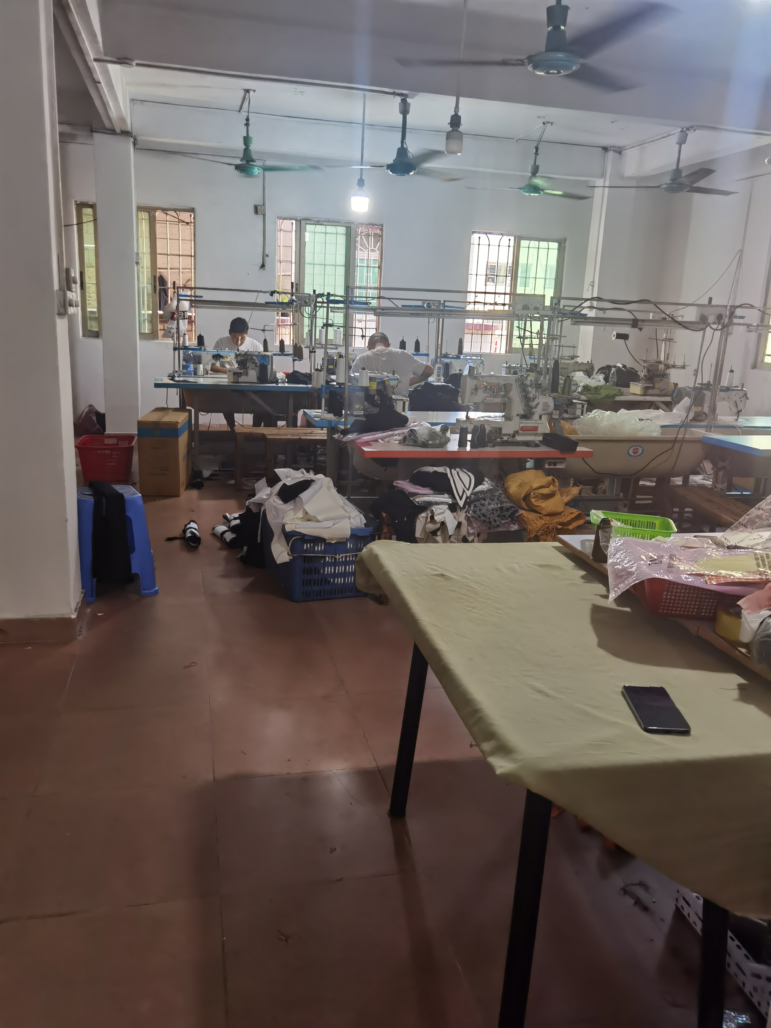 俊超服饰工厂图片2
