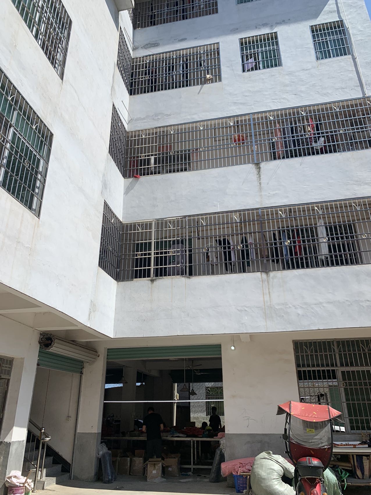 鸿运服装有限公司工厂图片2