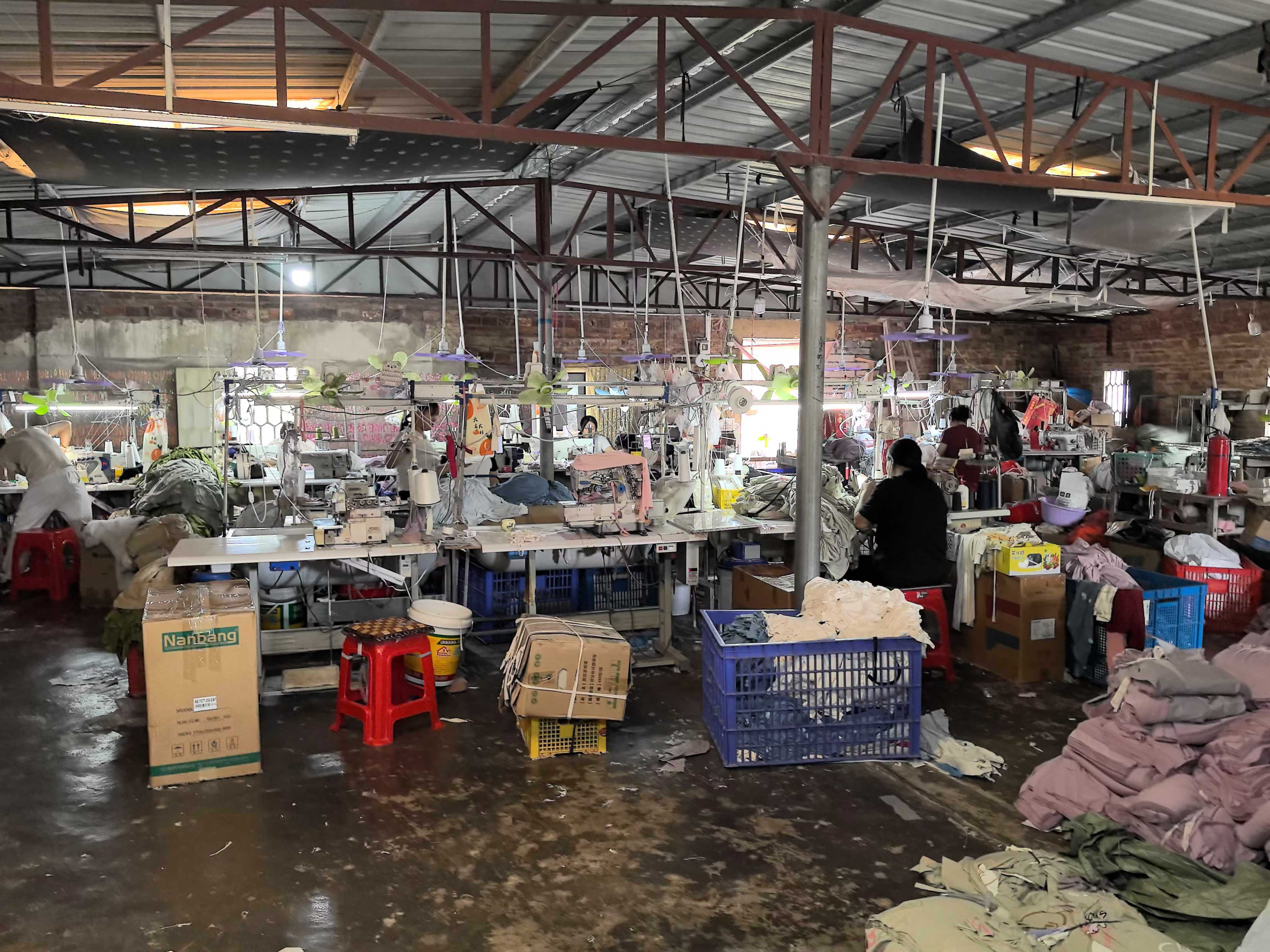 利达服装品牌工厂工厂图片3