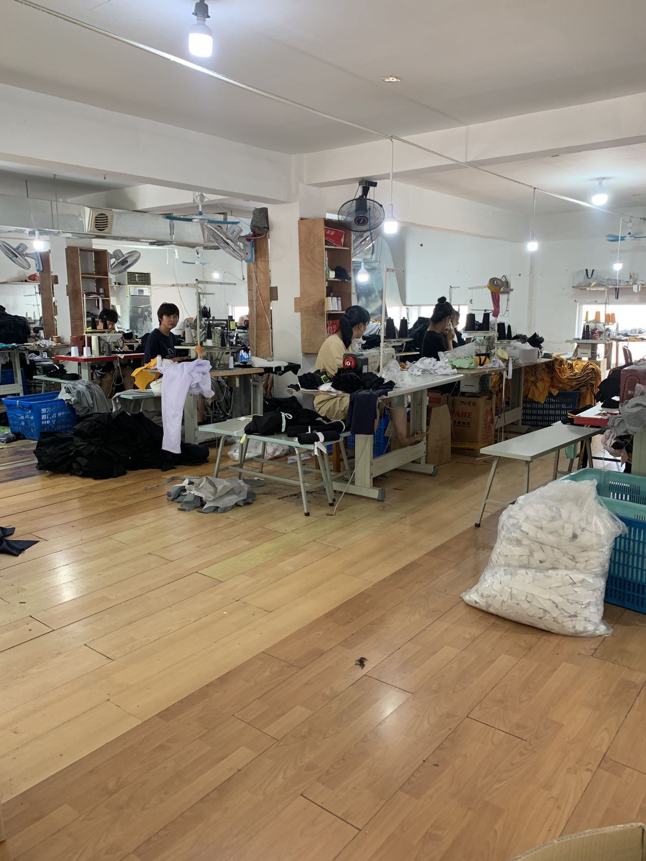 周飞制衣厂工厂图片4