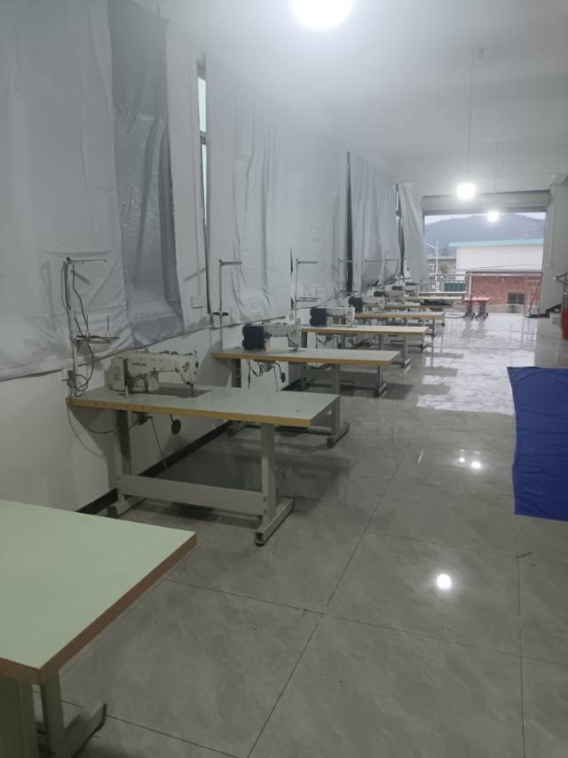 华衣阁服饰工厂图片3