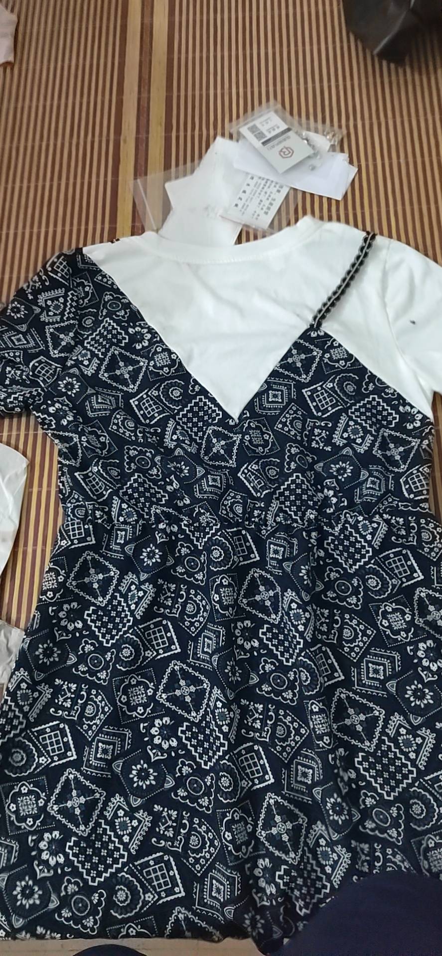 红彩霞服饰工厂图片3