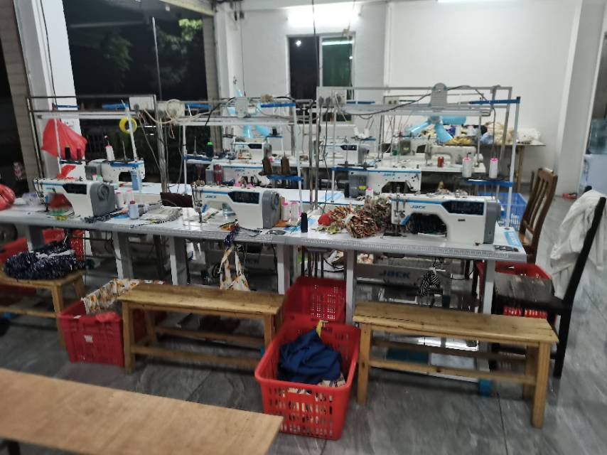 洪兴服装加工厂