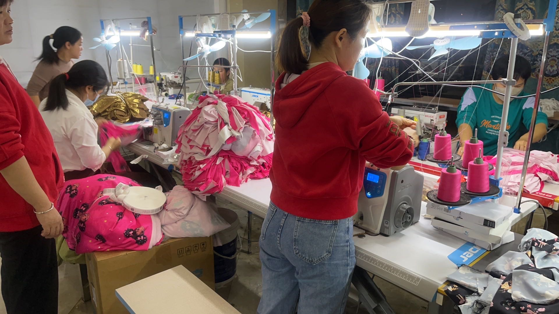 湖南省安仁县亿乡缘服装厂