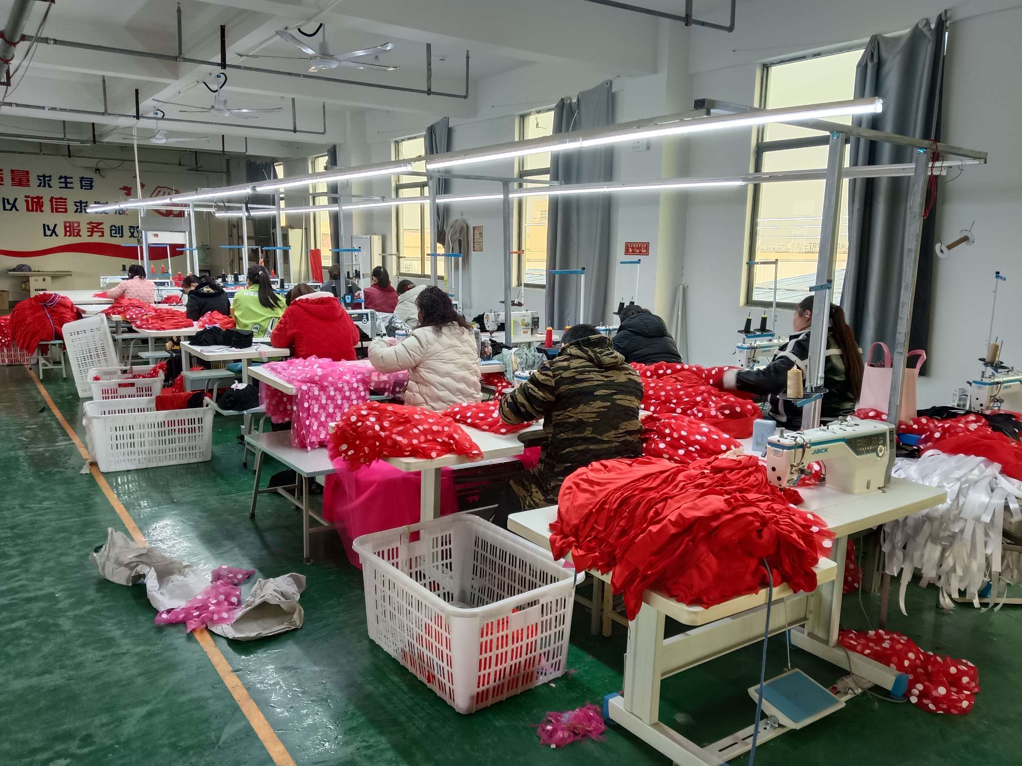 阜阳市恒鑫服饰加工厂工厂图片2