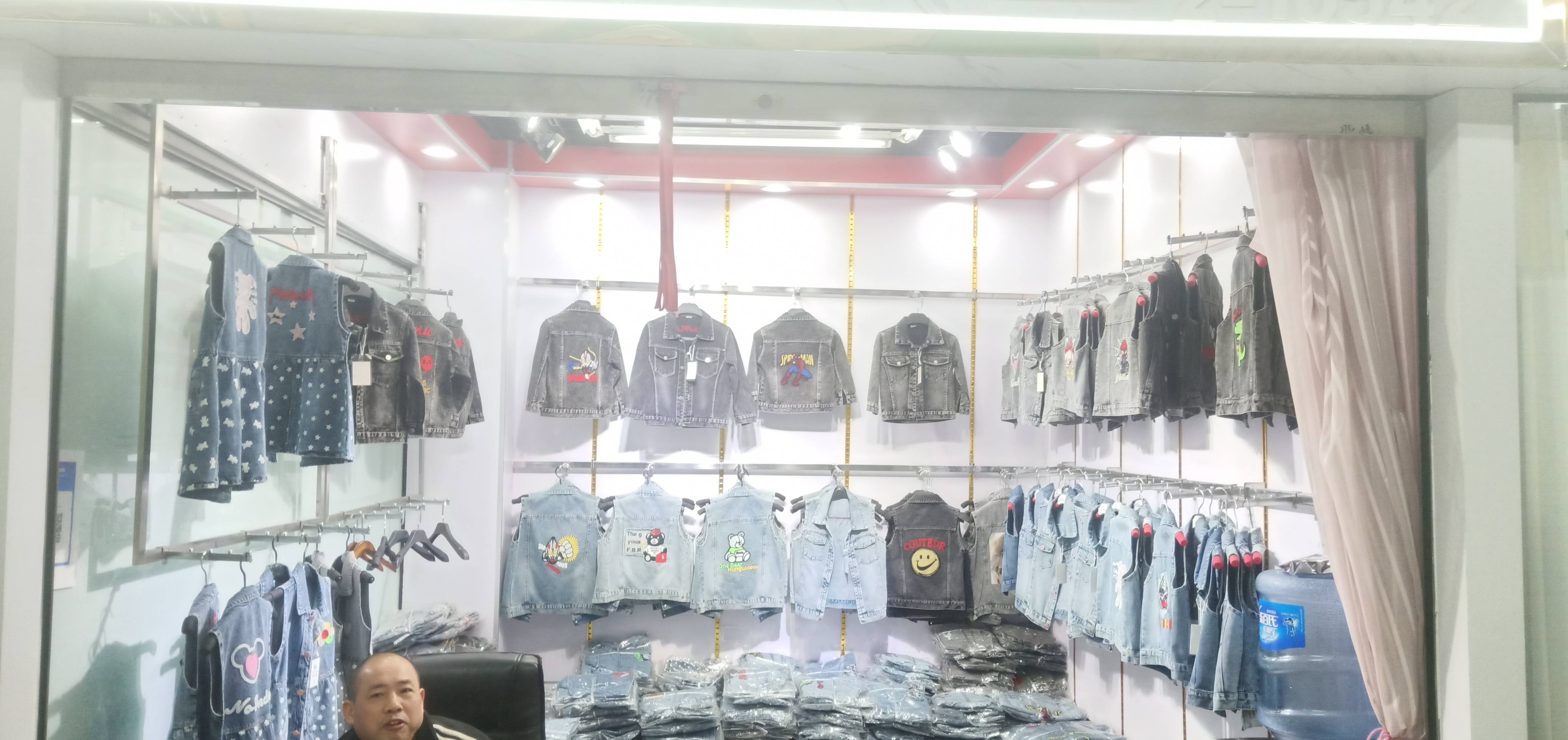 金雅雪服饰