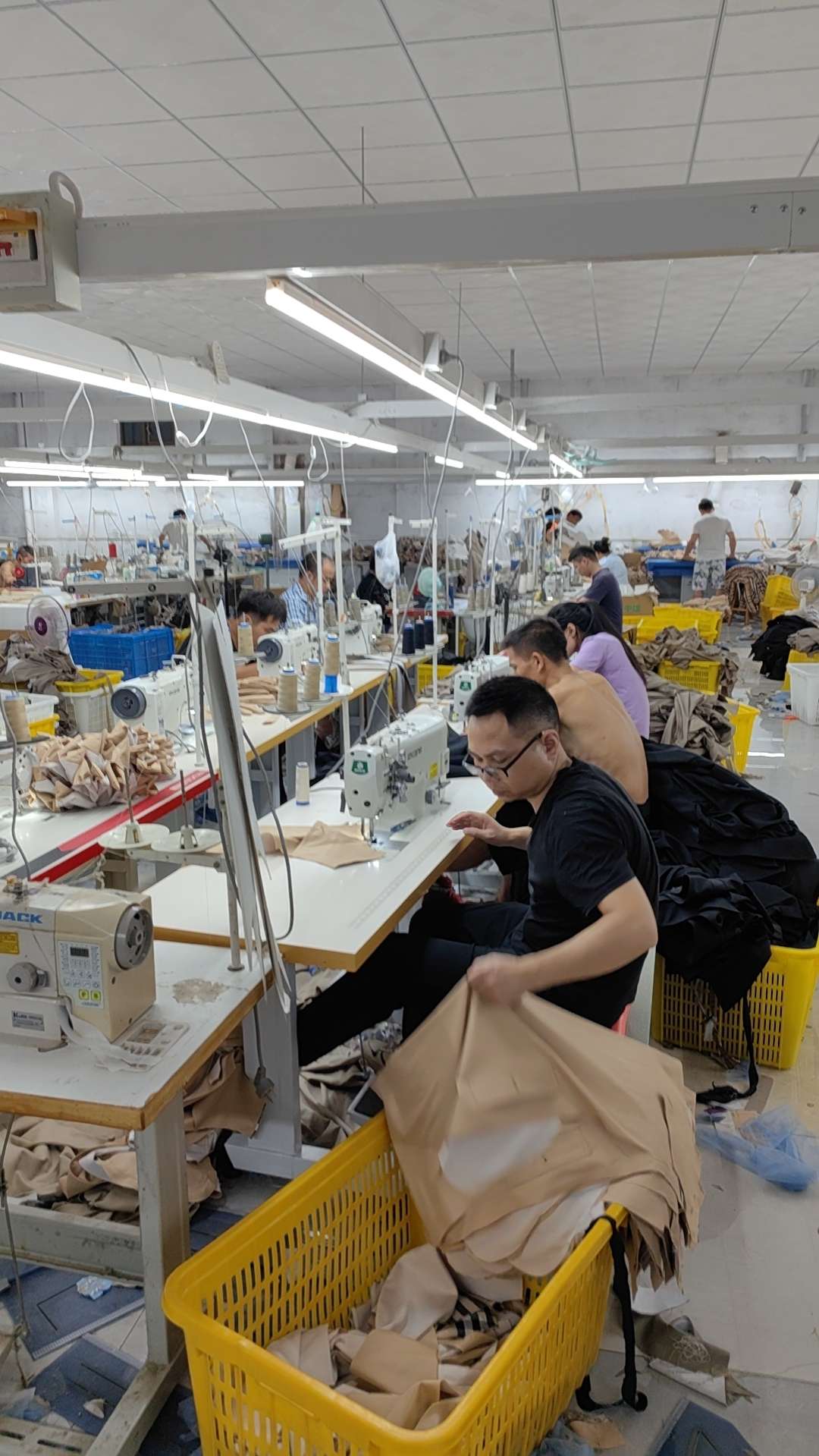 汐梦服装服饰工厂图片2