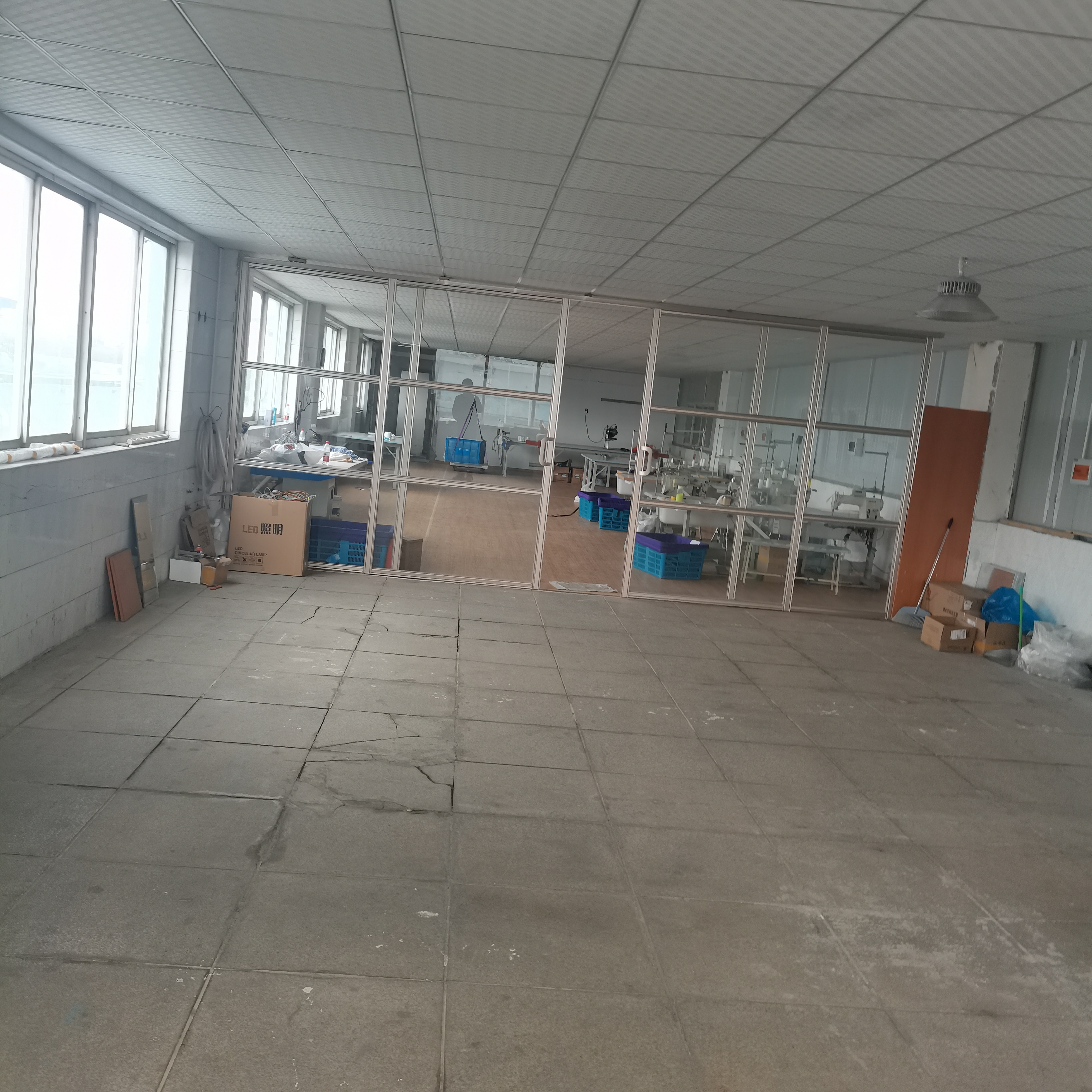 上海丽白纺织服装有限公司