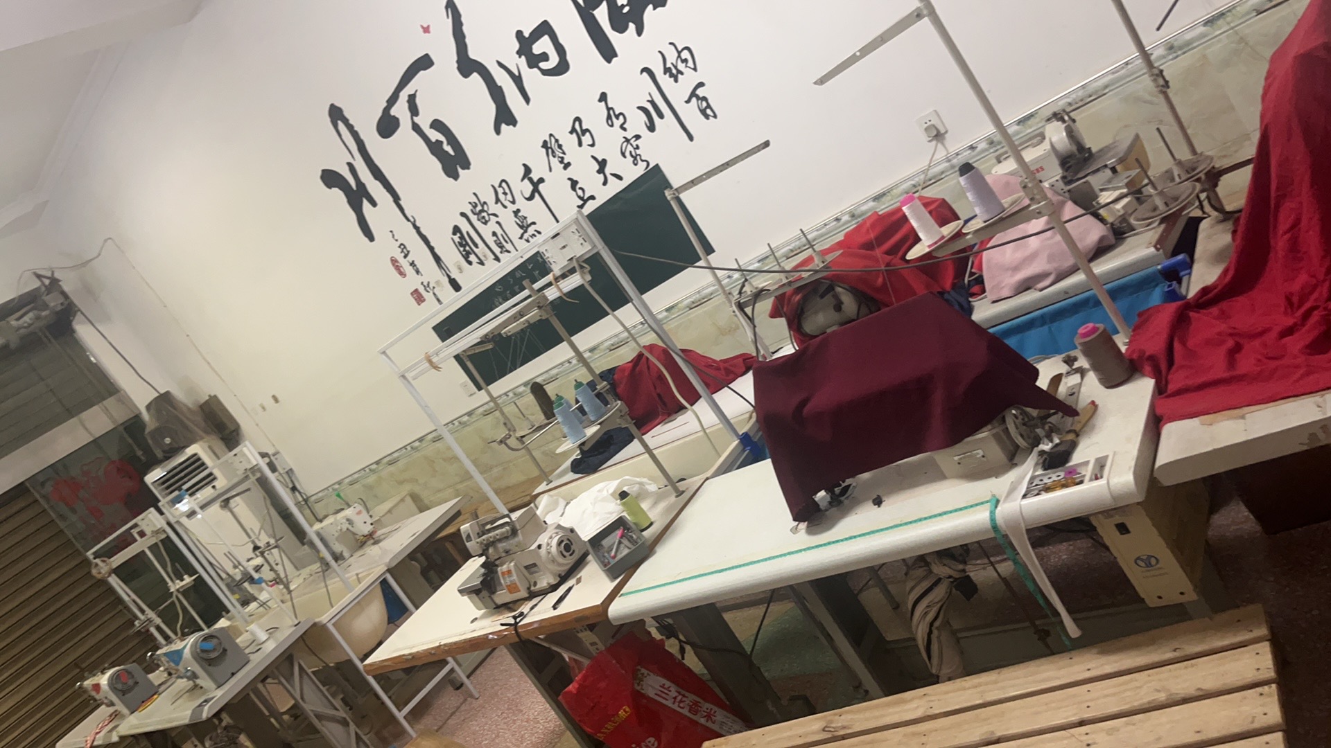 嘉山广场制衣