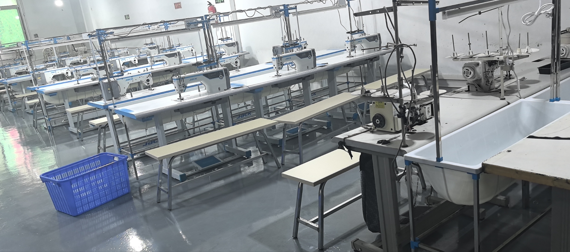 深圳市文蕊贸易有限公司，（番禺）瑕芮服饰