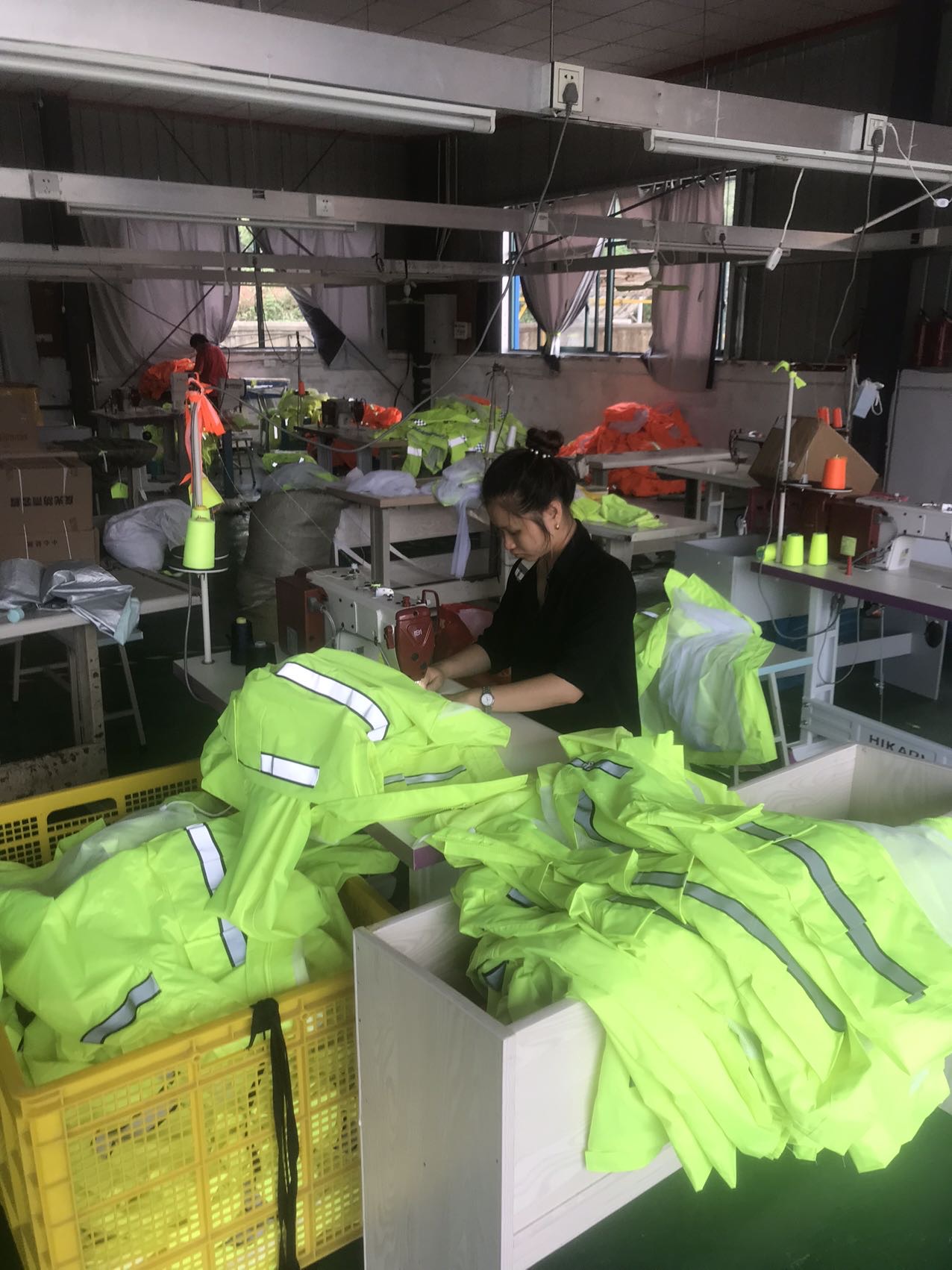 虹雨警用服装厂工厂图片3