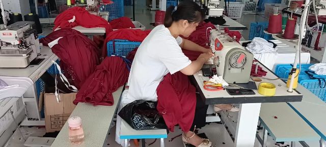 晨贤服饰工厂图片2