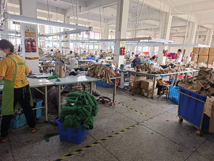 东阳市励达服饰有限公司工厂图片3