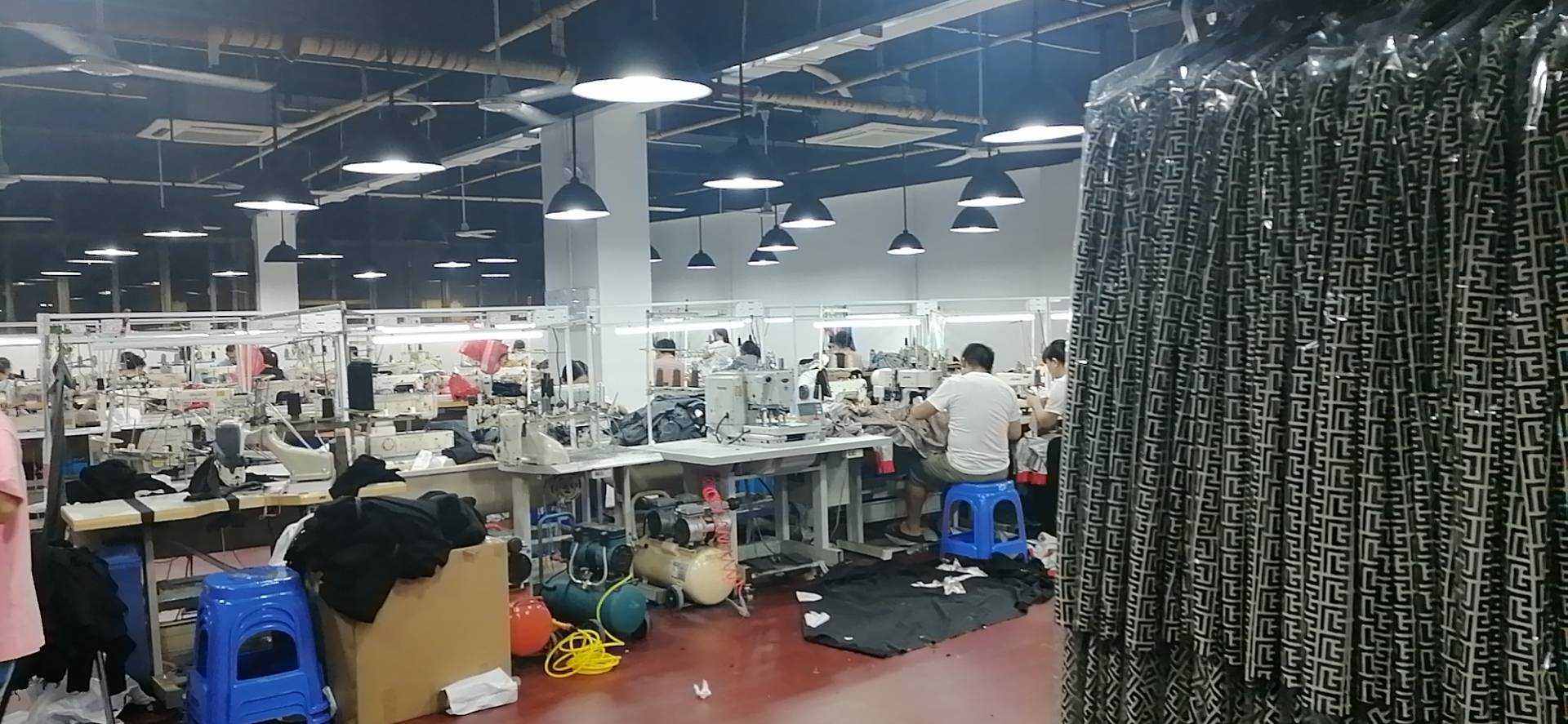 深圳市依尚锦服装公司工厂图片3